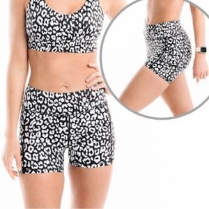 Zyia Black white leopard hustle shorts 956S New